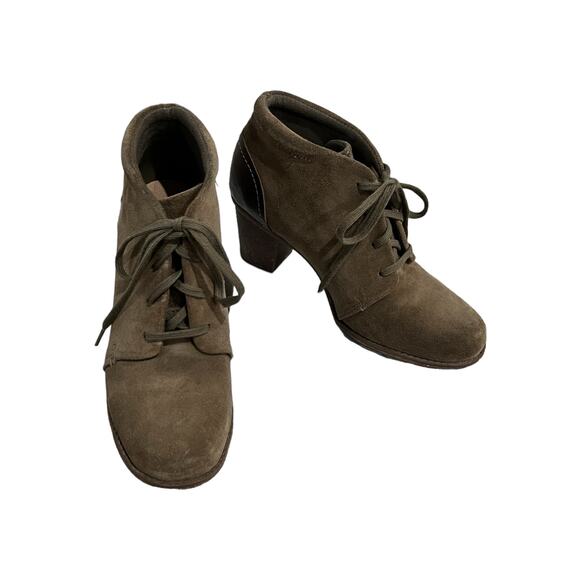 Clarks Collection Soft Cushions Olive Suede & Leather Lace Block Heels Size 9 - Picture 1 of 8
